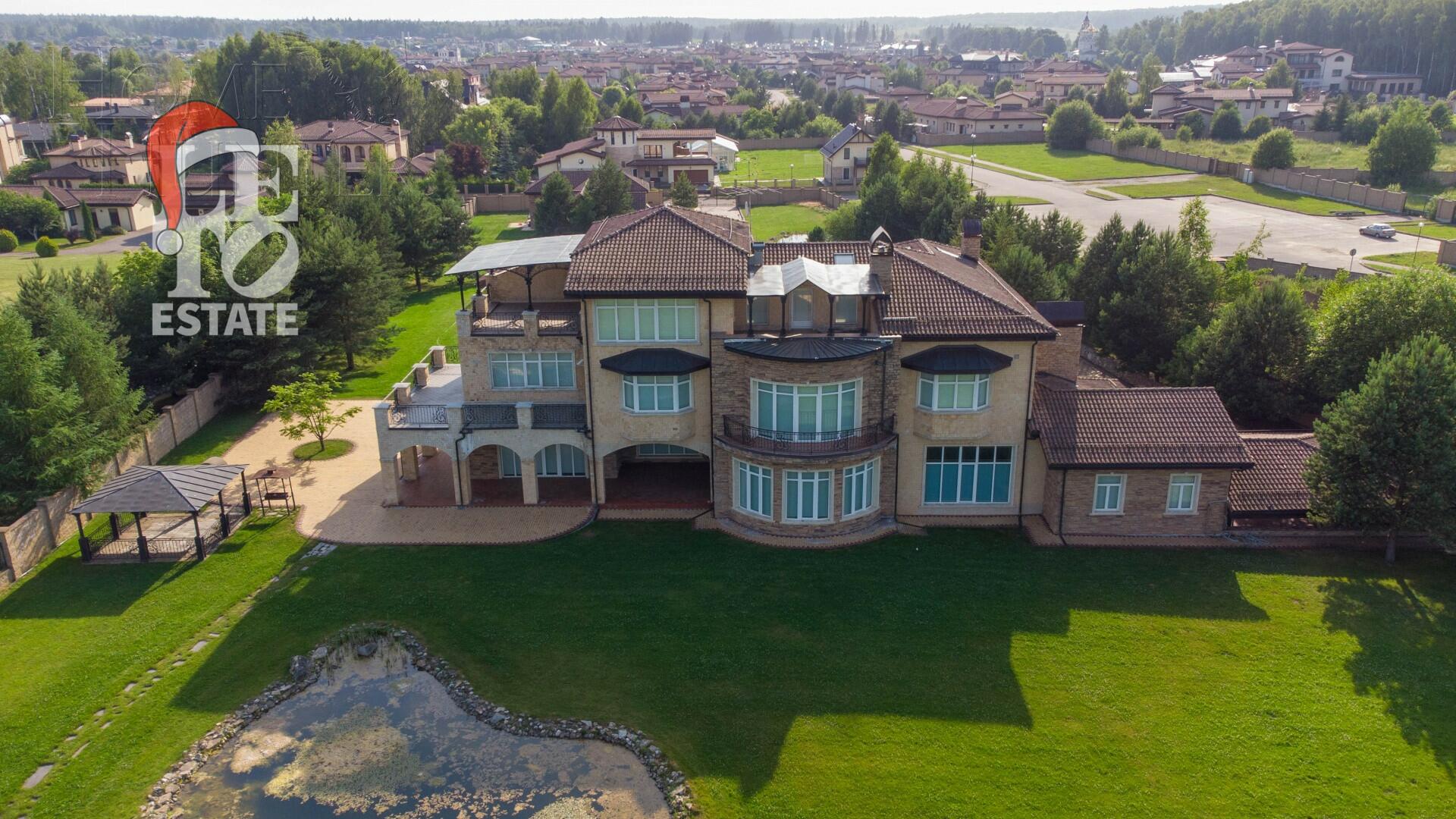 3-этажный коттедж 1 500 м² с отделкой