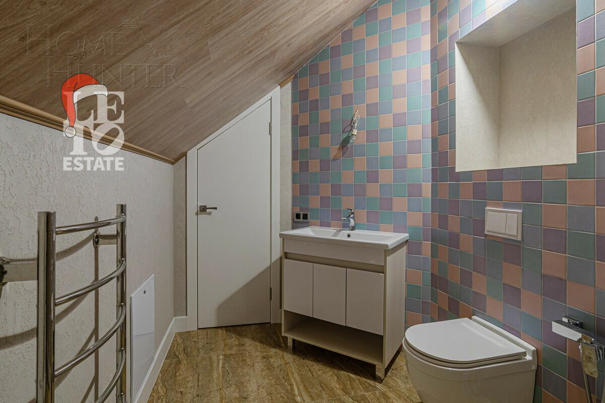 3-этажный коттедж 350 м² с отделкой