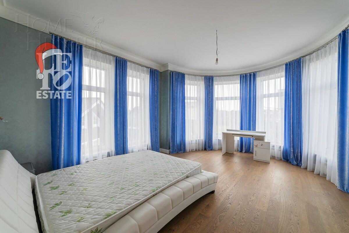 3-этажный коттедж 350 м² с отделкой