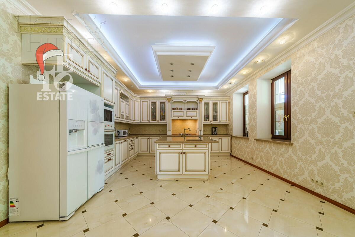 2-этажный коттедж 1 000 м² с отделкой