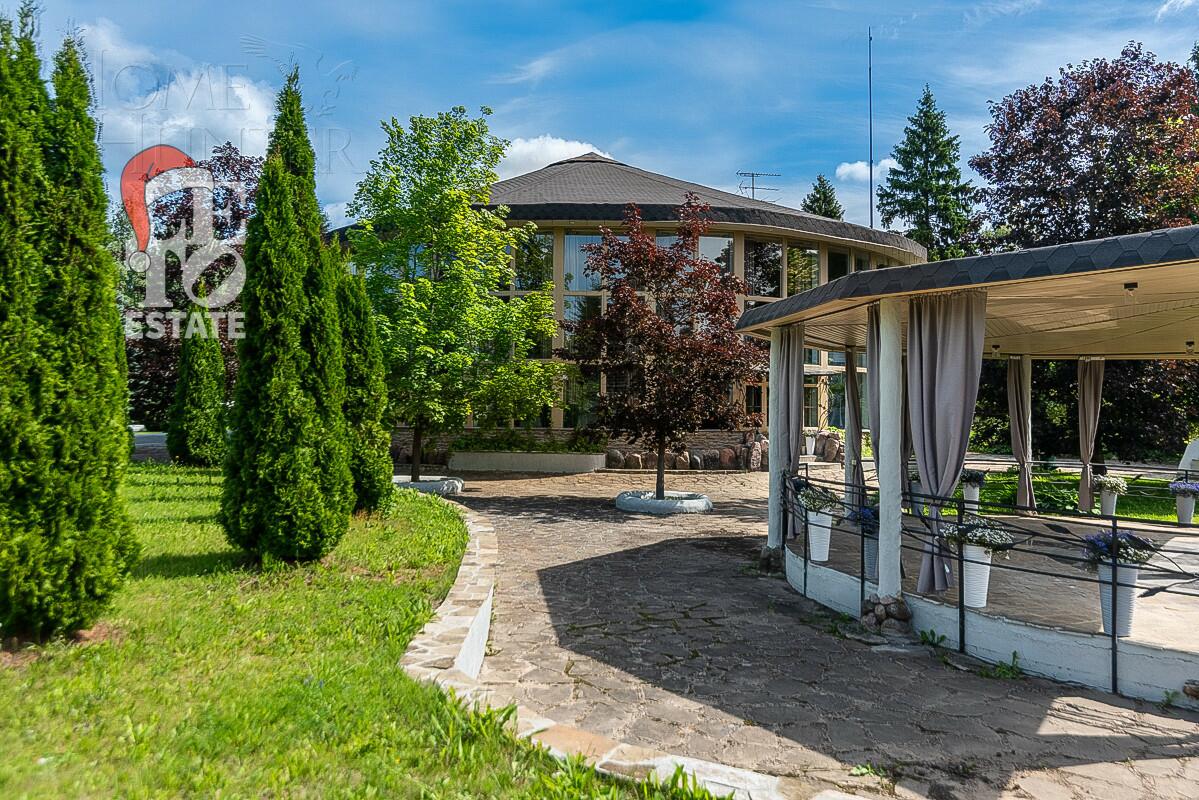 3-этажный коттедж 1 241 м² с отделкой