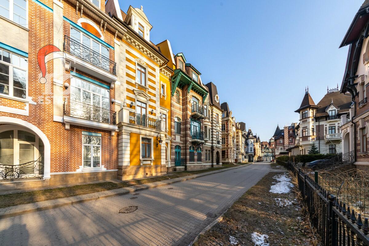 4-этажный таунхаус 395 м² без отделки