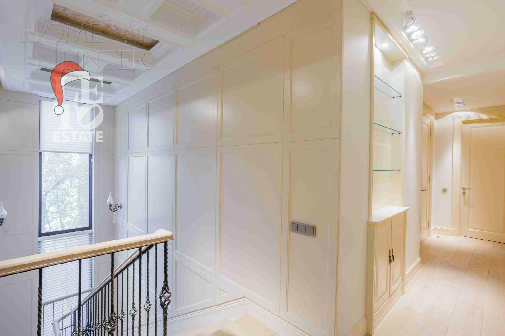 3-этажный таунхаус 340 м² с отделкой