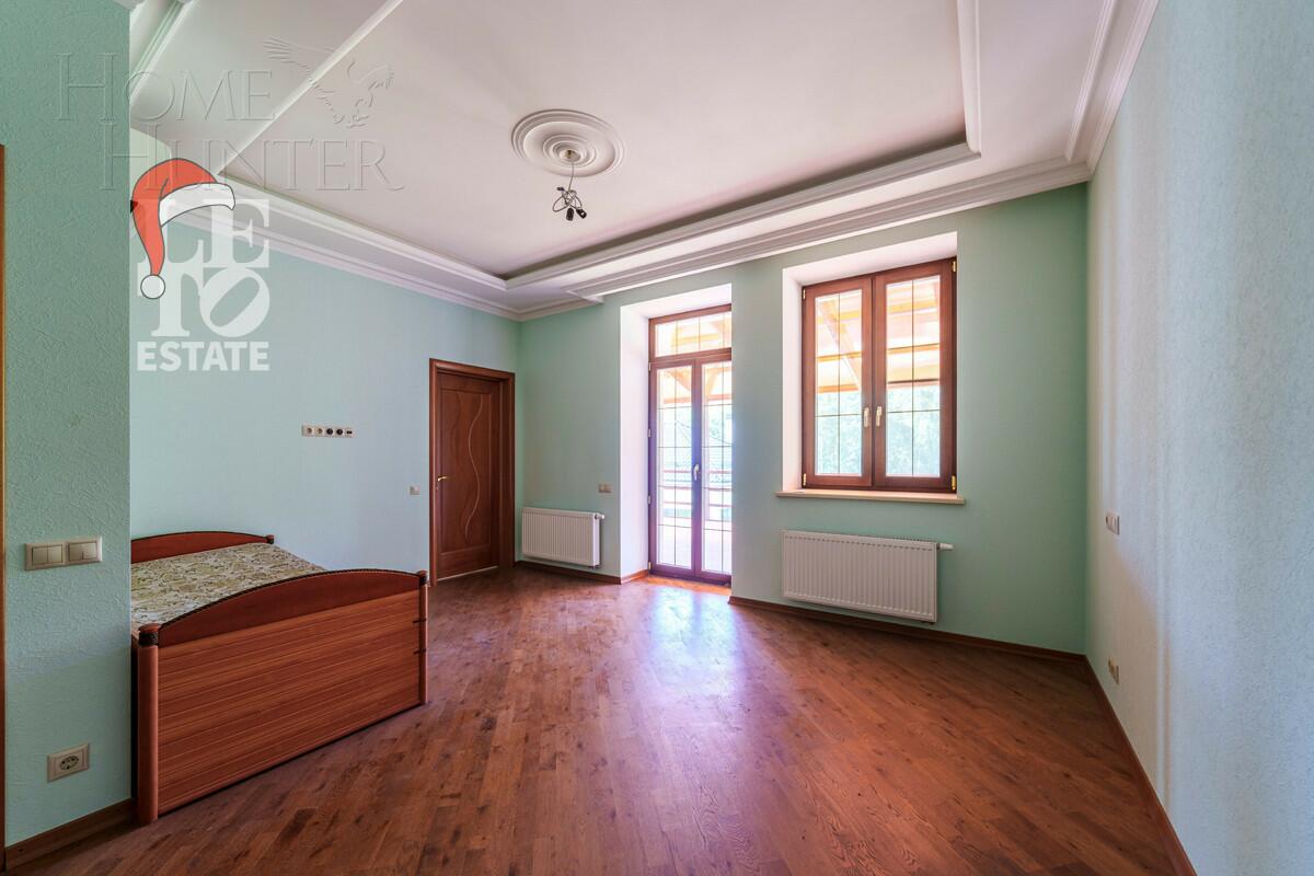 2-этажный коттедж 1 000 м² с отделкой