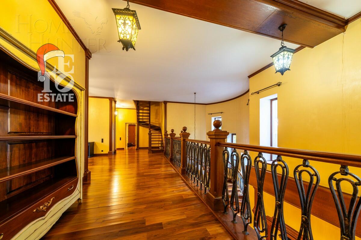 3-этажный коттедж 980 м² с отделкой