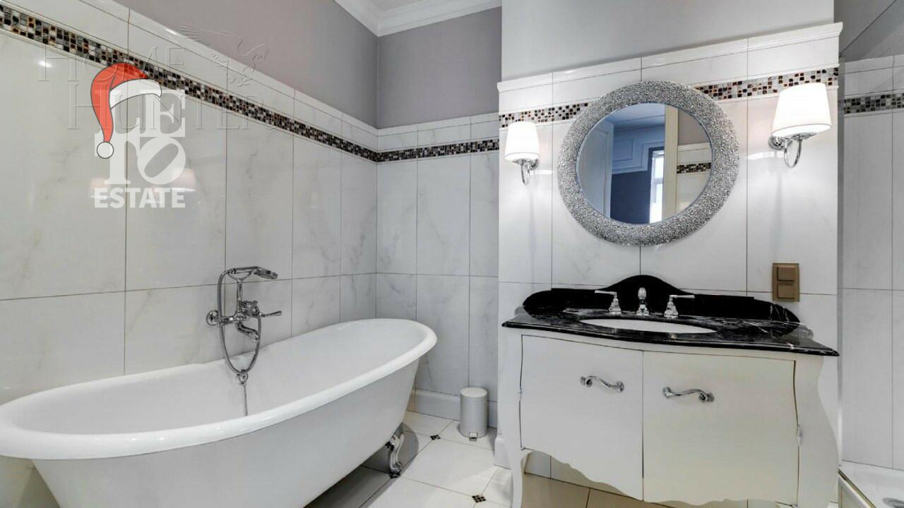 3-этажный коттедж 1 185 м² с отделкой