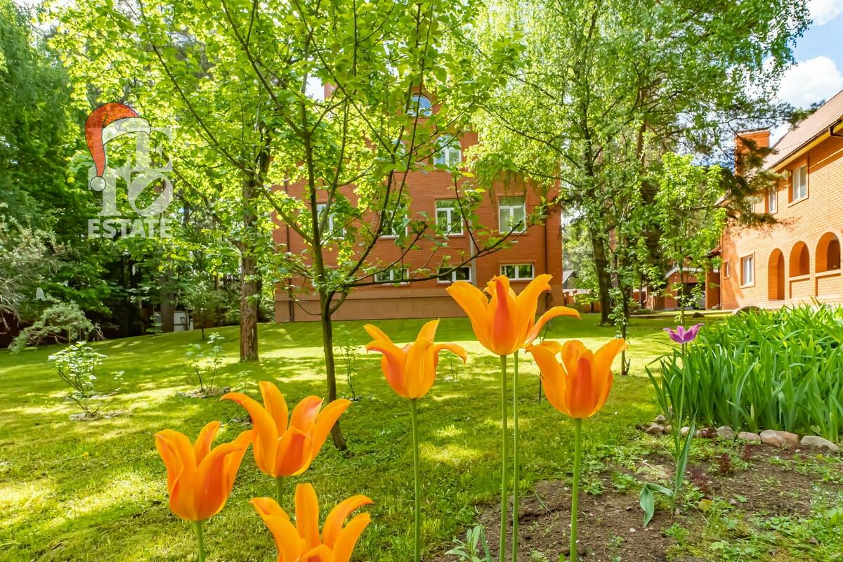 3-этажный коттедж 1 319 м² с отделкой