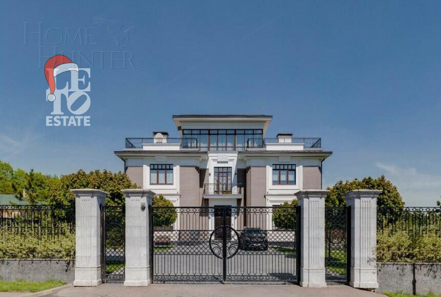 3-этажный коттедж 1 185 м² с отделкой