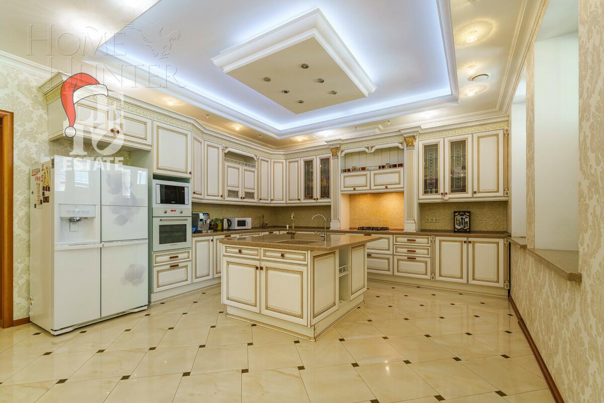 2-этажный коттедж 1 000 м² с отделкой