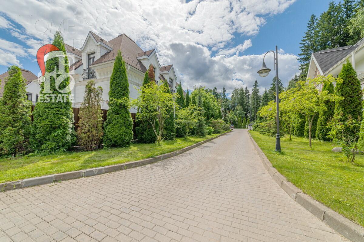 3-этажный коттедж 1 200 м² с отделкой