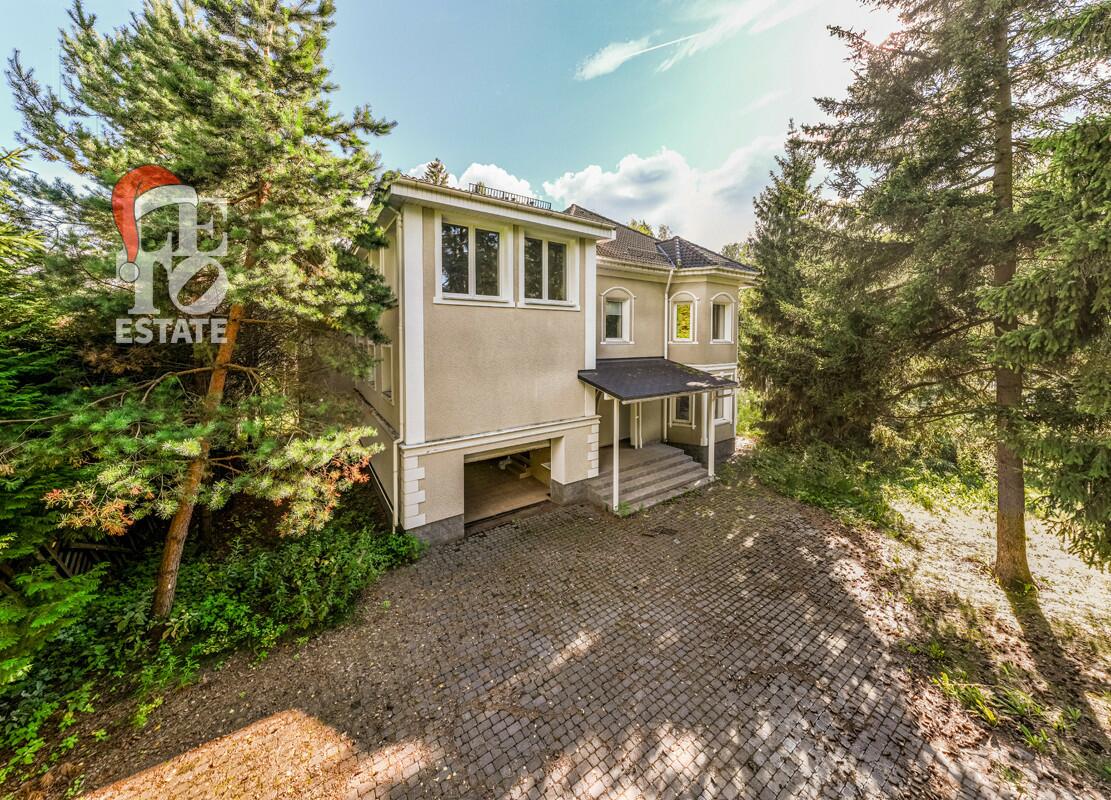 3-этажный коттедж 600 м² с отделкой