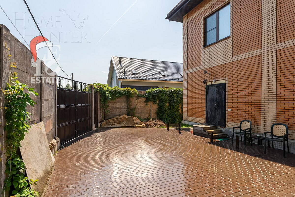 2-этажный коттедж 300.2 м² без отделки