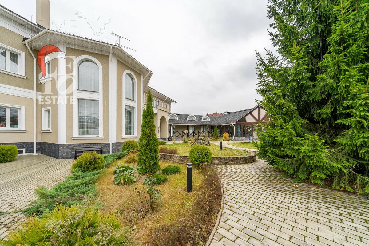 2-этажный коттедж 1 512 м² с отделкой