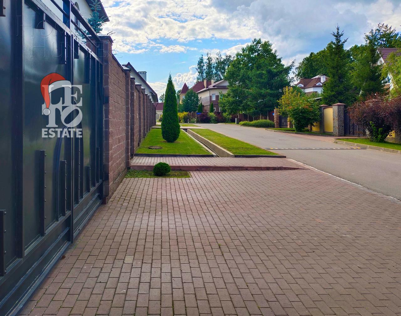 2-этажный коттедж 1 350 м² без отделки