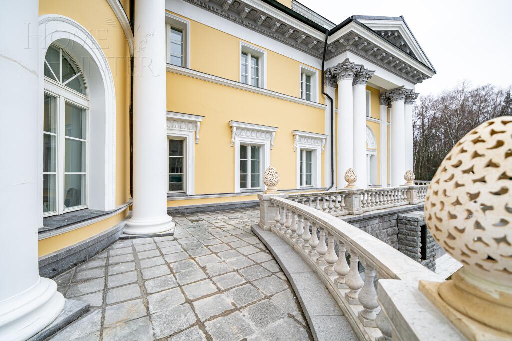 3-этажный коттедж 3 340 м² с отделкой