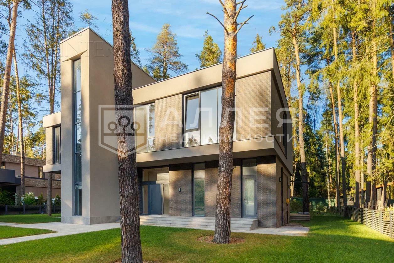 2-этажный коттедж 400 м² с отделкой