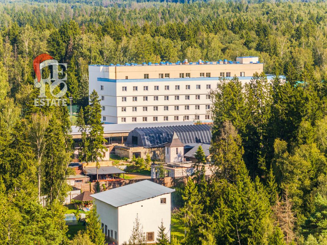 3-этажный коттедж 600 м² с отделкой