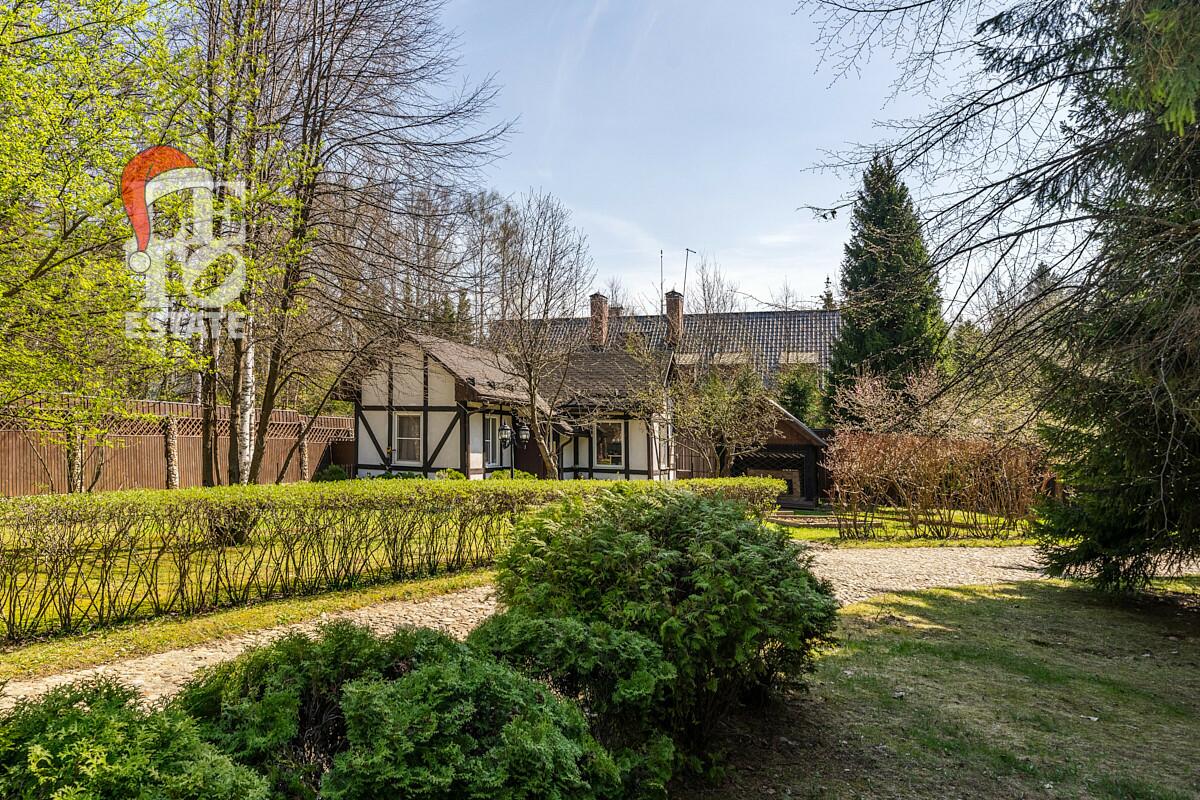 3-этажный коттедж 550 м² с отделкой