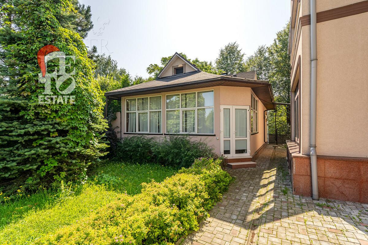 2-этажный коттедж 600 м² с отделкой