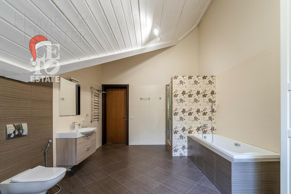 3-этажный коттедж 550 м² с отделкой