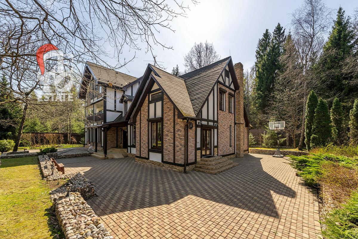 3-этажный коттедж 550 м² с отделкой