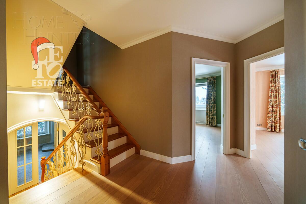 3-этажный коттедж 600 м² с отделкой