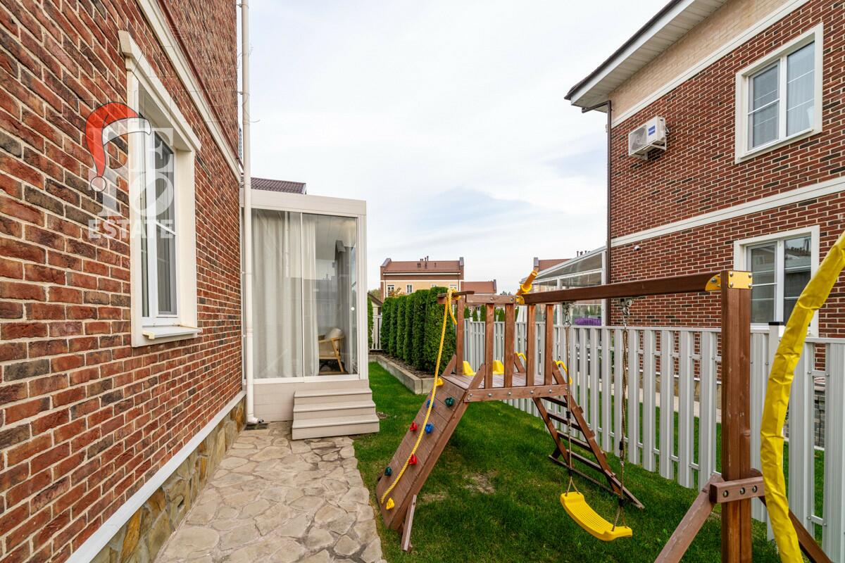 3-этажный коттедж 210 м² с отделкой