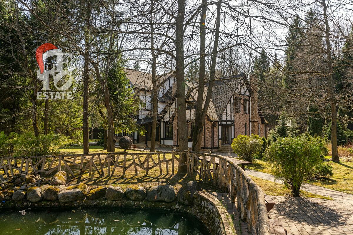 3-этажный коттедж 550 м² с отделкой