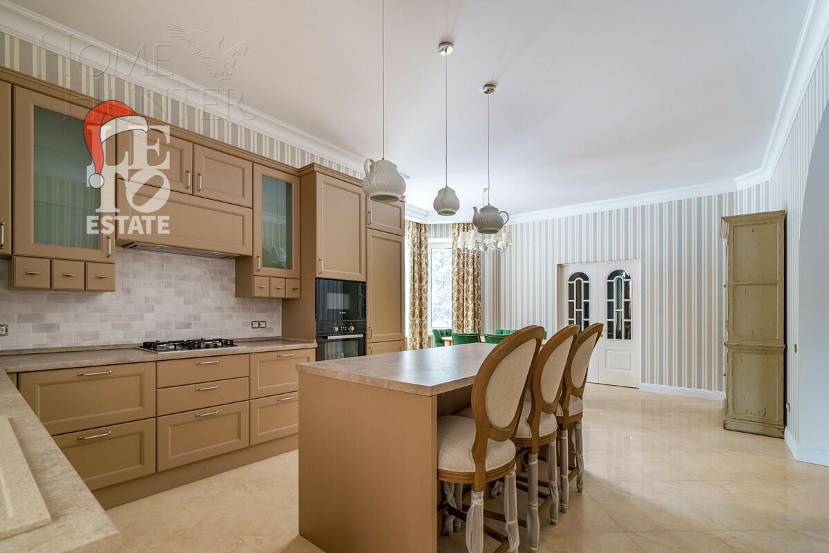 3-этажный коттедж 600 м² с отделкой