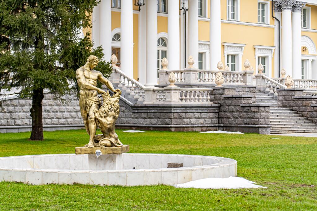 3-этажный коттедж 3 340 м² с отделкой