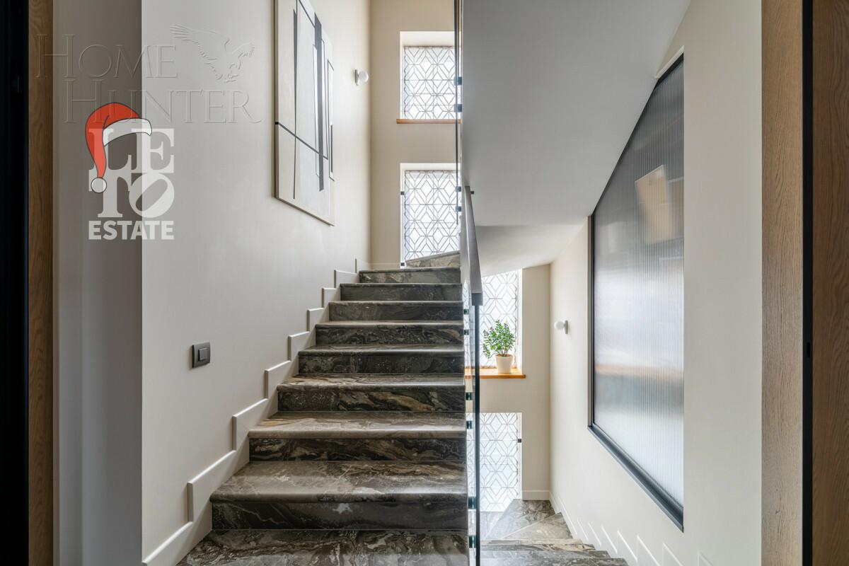 3-этажный коттедж 210 м² с отделкой