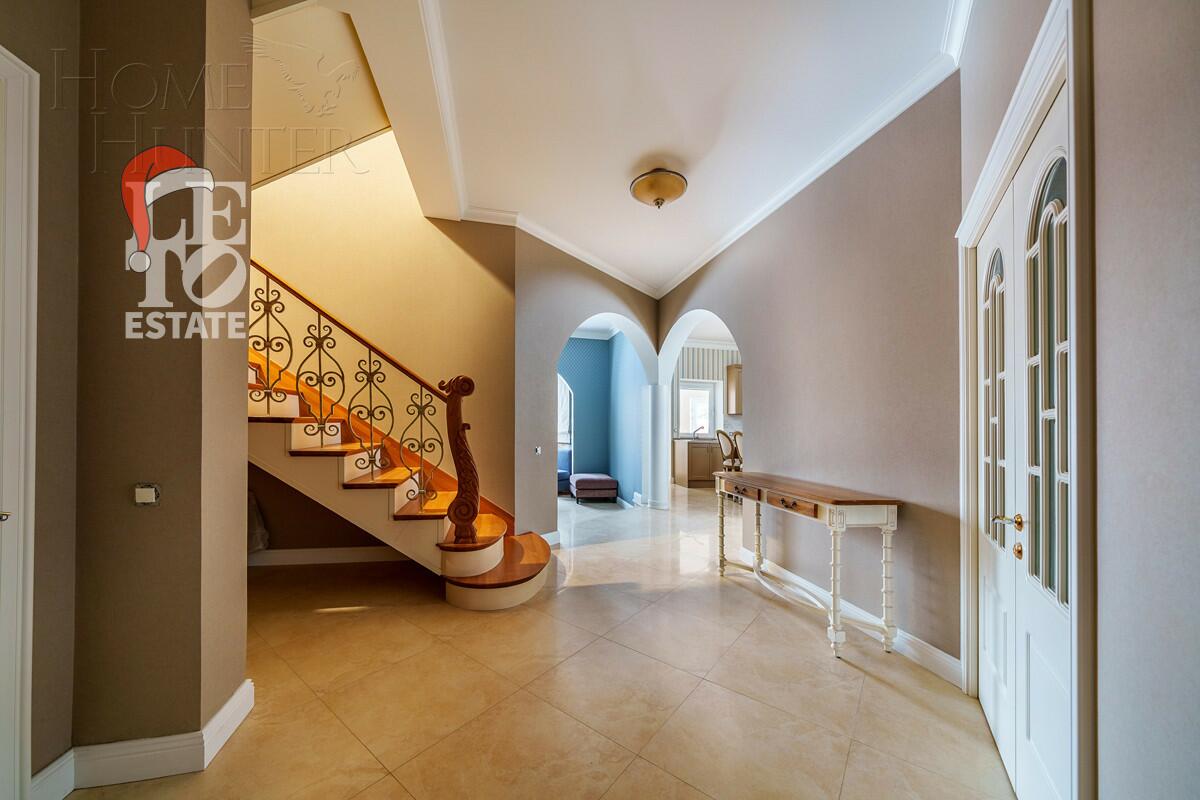 3-этажный коттедж 600 м² с отделкой