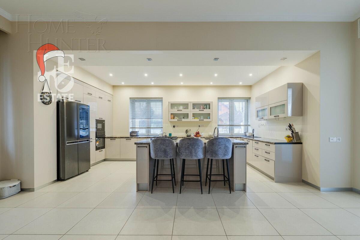 2-этажный коттедж 1 512 м² с отделкой