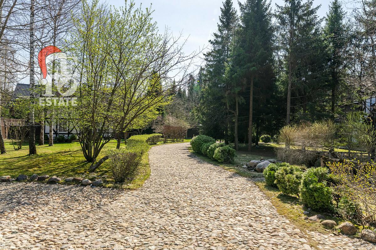 3-этажный коттедж 550 м² с отделкой