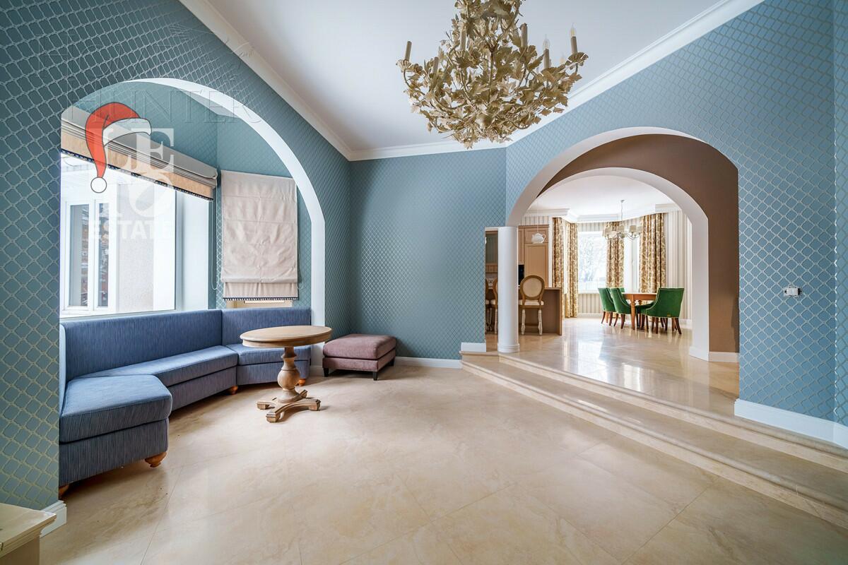 3-этажный коттедж 600 м² с отделкой