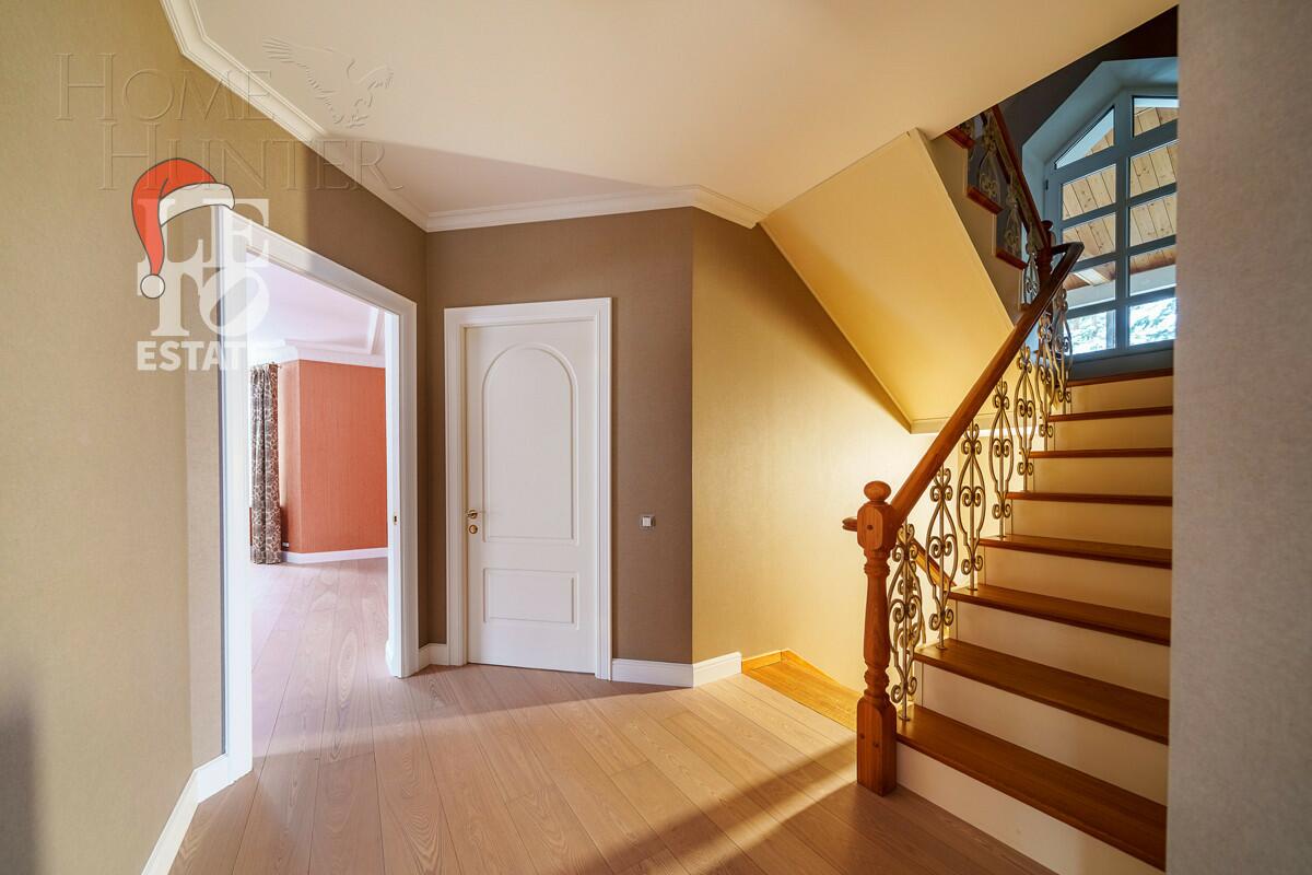 3-этажный коттедж 600 м² с отделкой