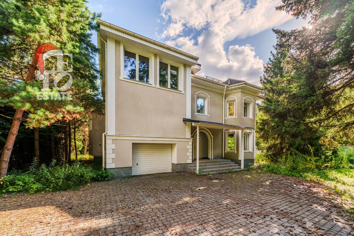 3-этажный коттедж 600 м² с отделкой