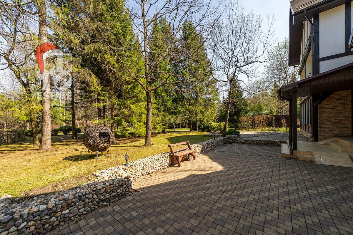 3-этажный коттедж 550 м² с отделкой