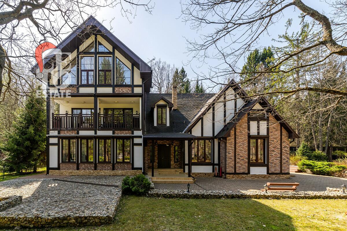 3-этажный коттедж 550 м² с отделкой