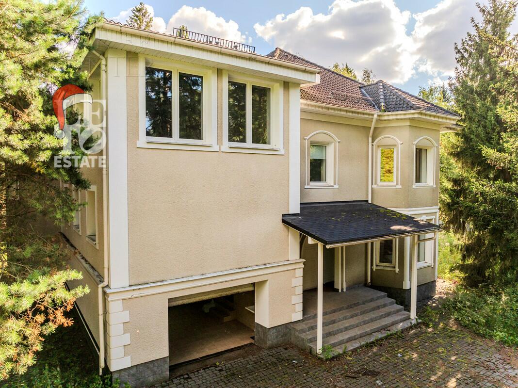 3-этажный коттедж 600 м² с отделкой