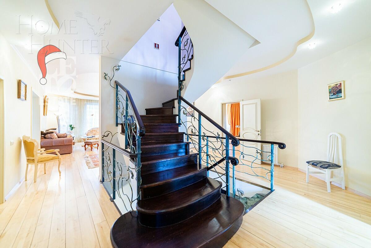 3-этажный коттедж 490 м² с отделкой