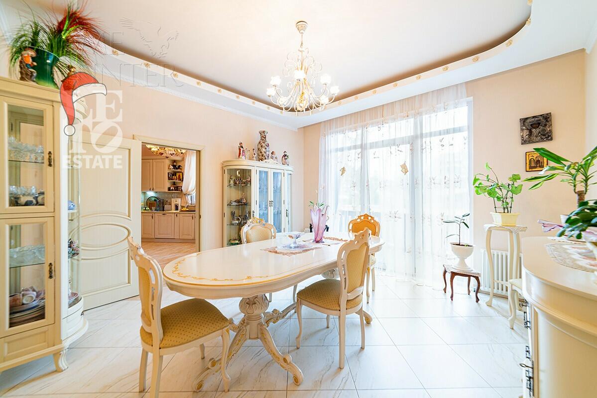 3-этажный коттедж 490 м² с отделкой