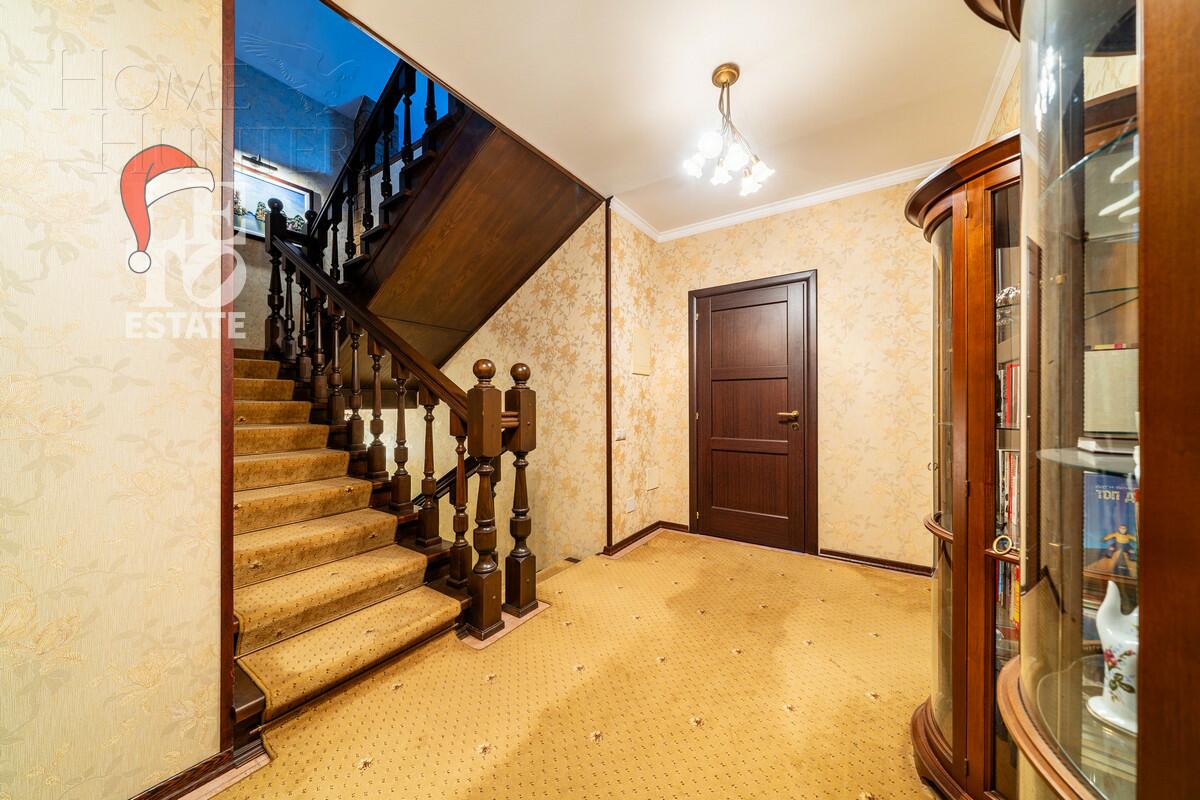 3-этажный коттедж 520 м² с отделкой