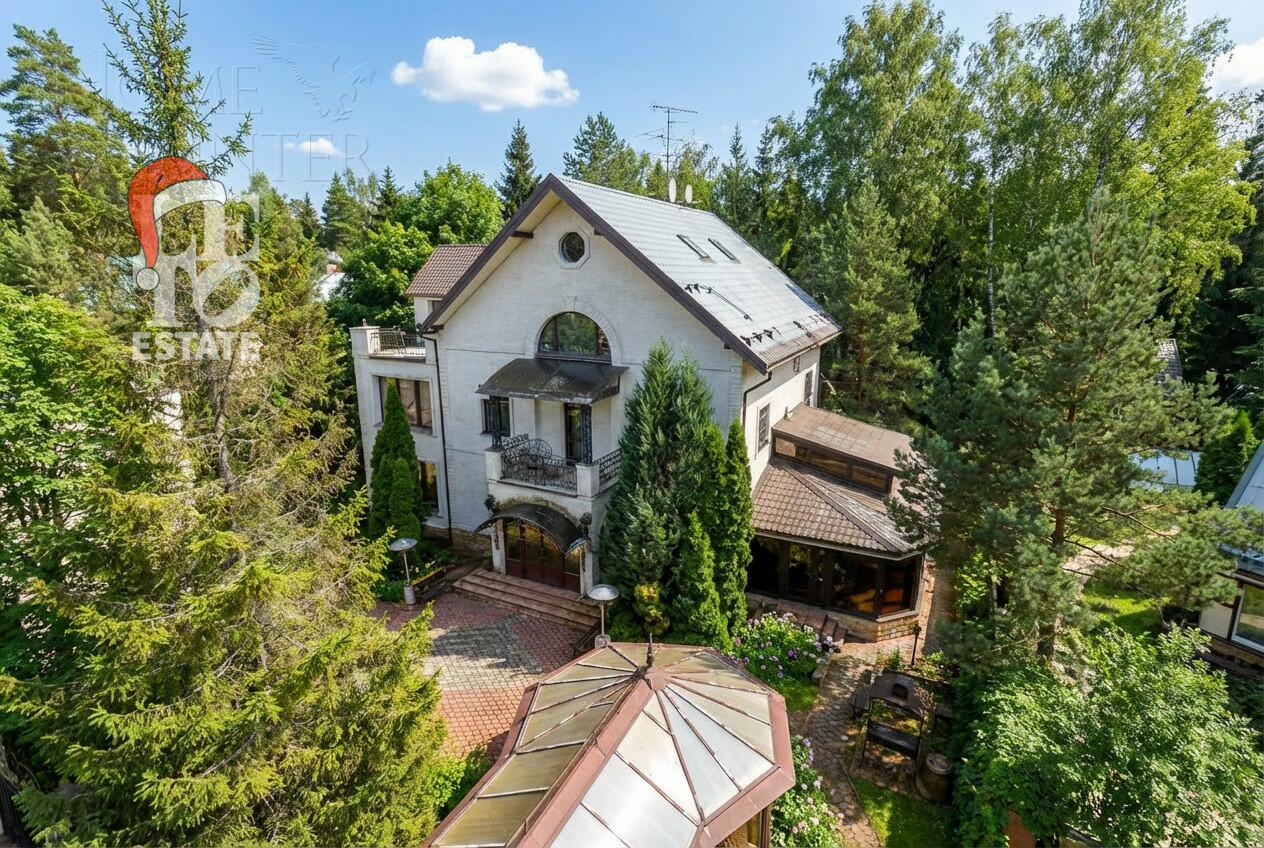 3-этажный коттедж 520 м² с отделкой