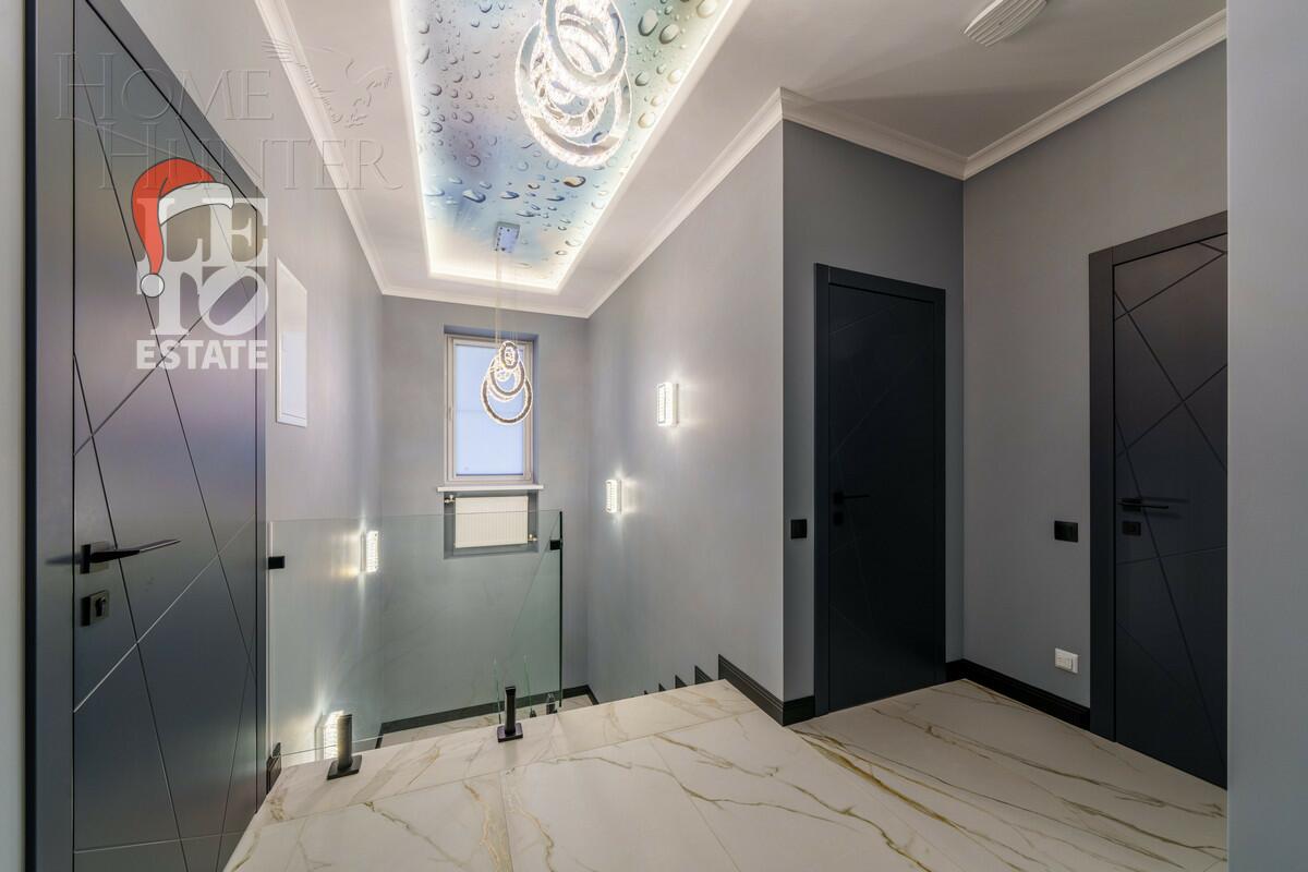 2-этажный коттедж 244 м² с отделкой