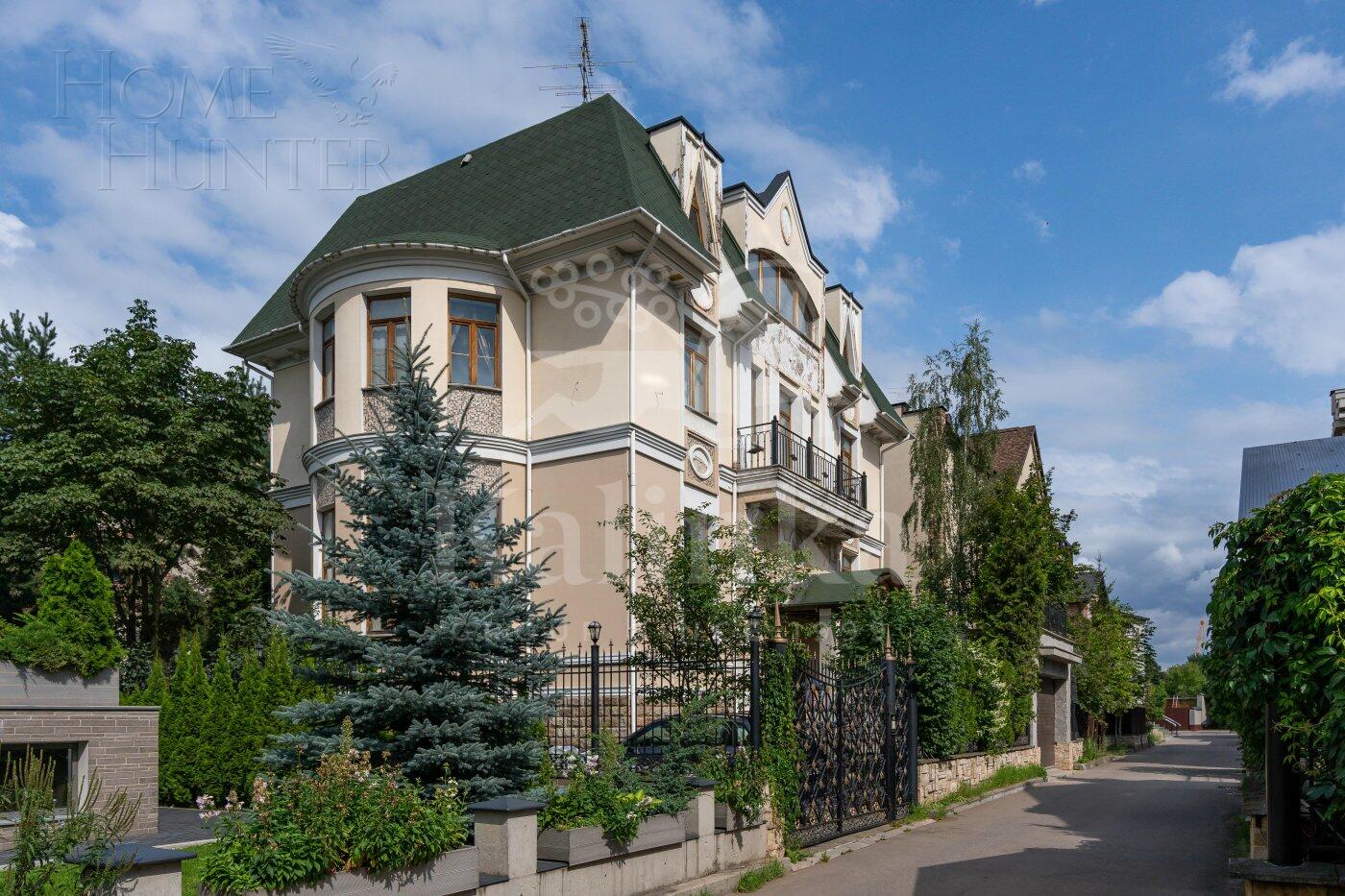 3-этажный коттедж 553 м² с отделкой