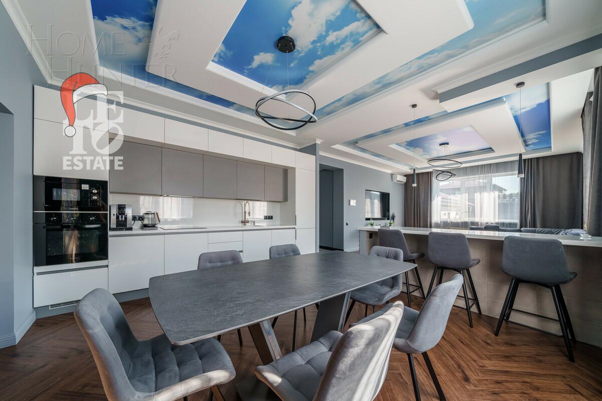 2-этажный коттедж 244 м² с отделкой