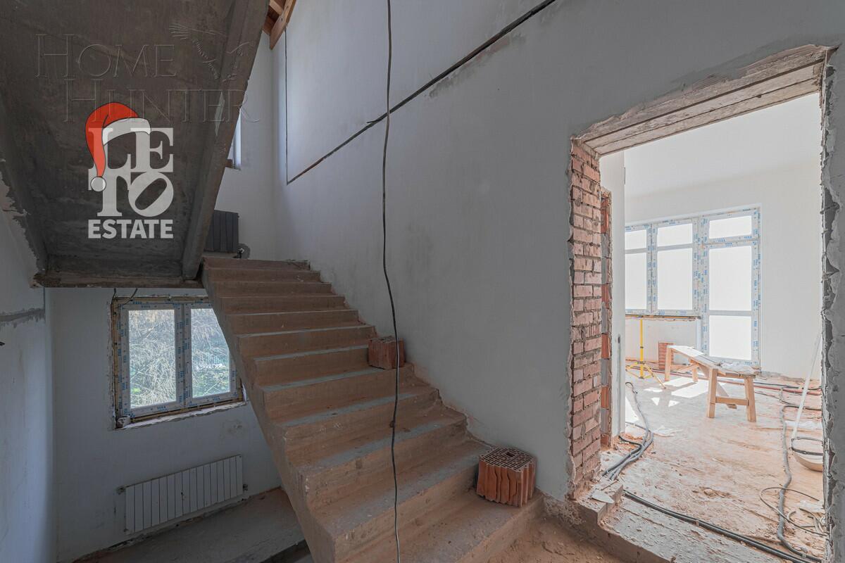 3-этажный коттедж 690 м² без отделки