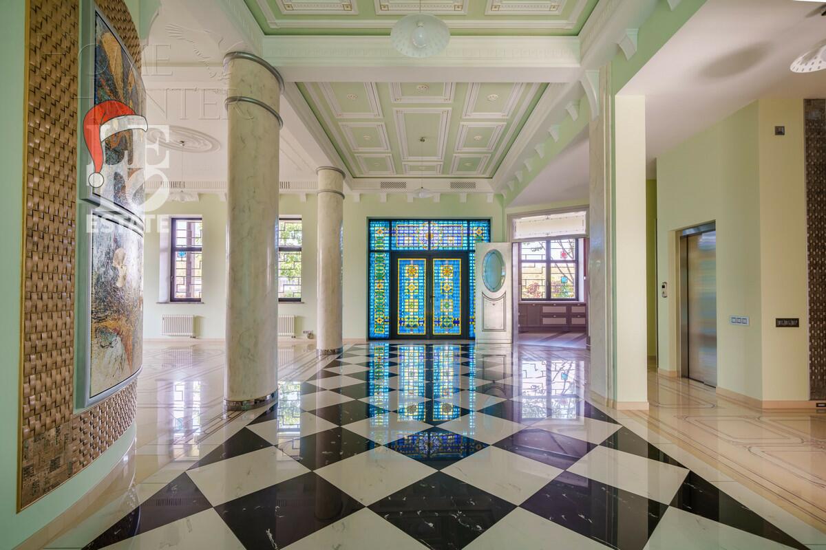 2-этажный коттедж 745 м² с отделкой