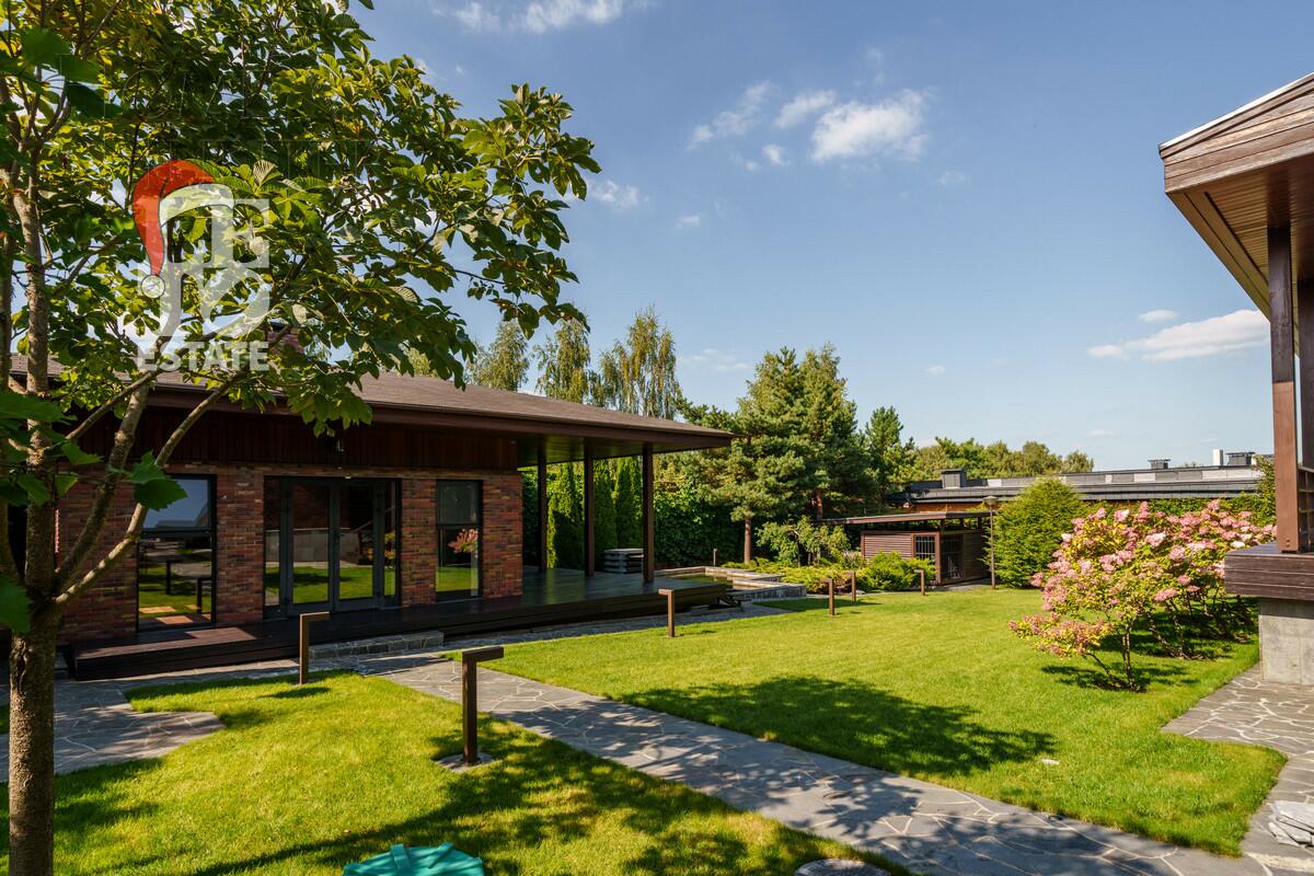 2-этажный коттедж 745 м² с отделкой